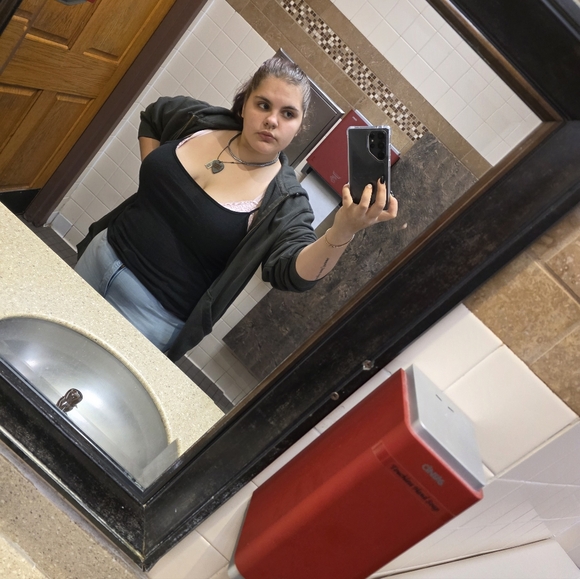 I Sell Clothes,shoes And Purses - Picture 1 of 1